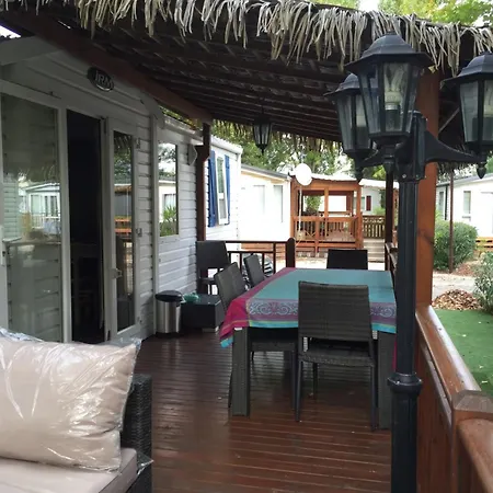 Camping Mobil Dans Le 4 étoiles Le Montourey