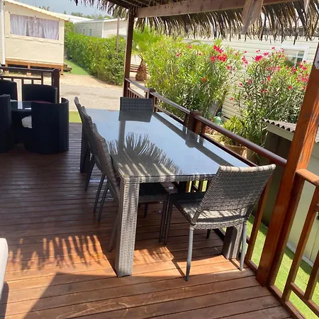 Mobil Dans Le 4 étoiles Le Montourey Camping